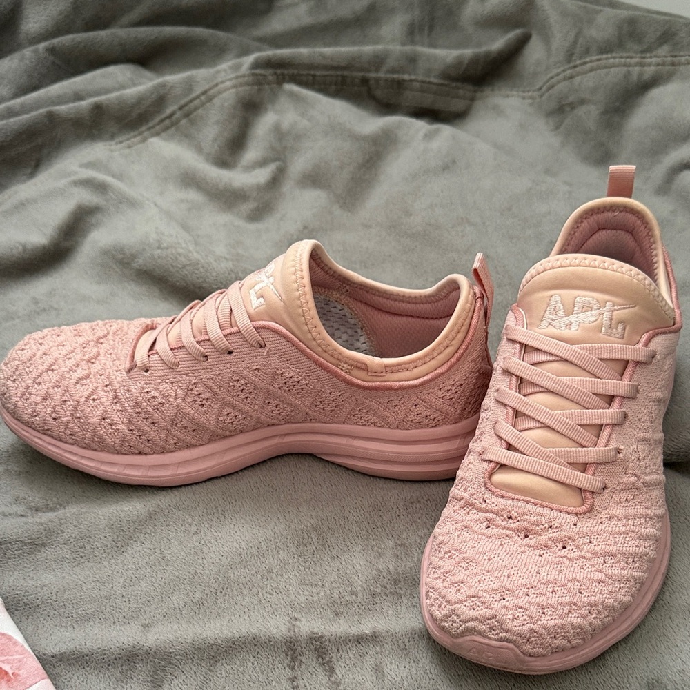 APL Techloom Phantom Knit Sneakers in Light Pink with FREE leggings